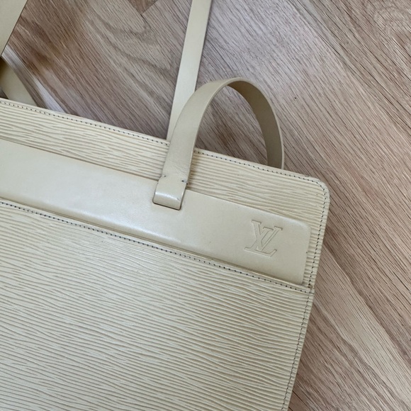 LOUIS VUITTON Epi Croisette PM
Tote Bag Vanilla - Picture 1 of 11